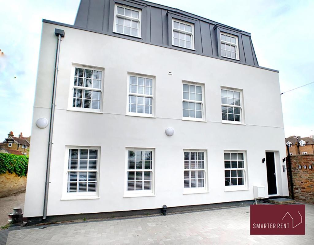 Eton, Windsor - 1 Bedroom First Floor Apartment - Parking Exteriör bild